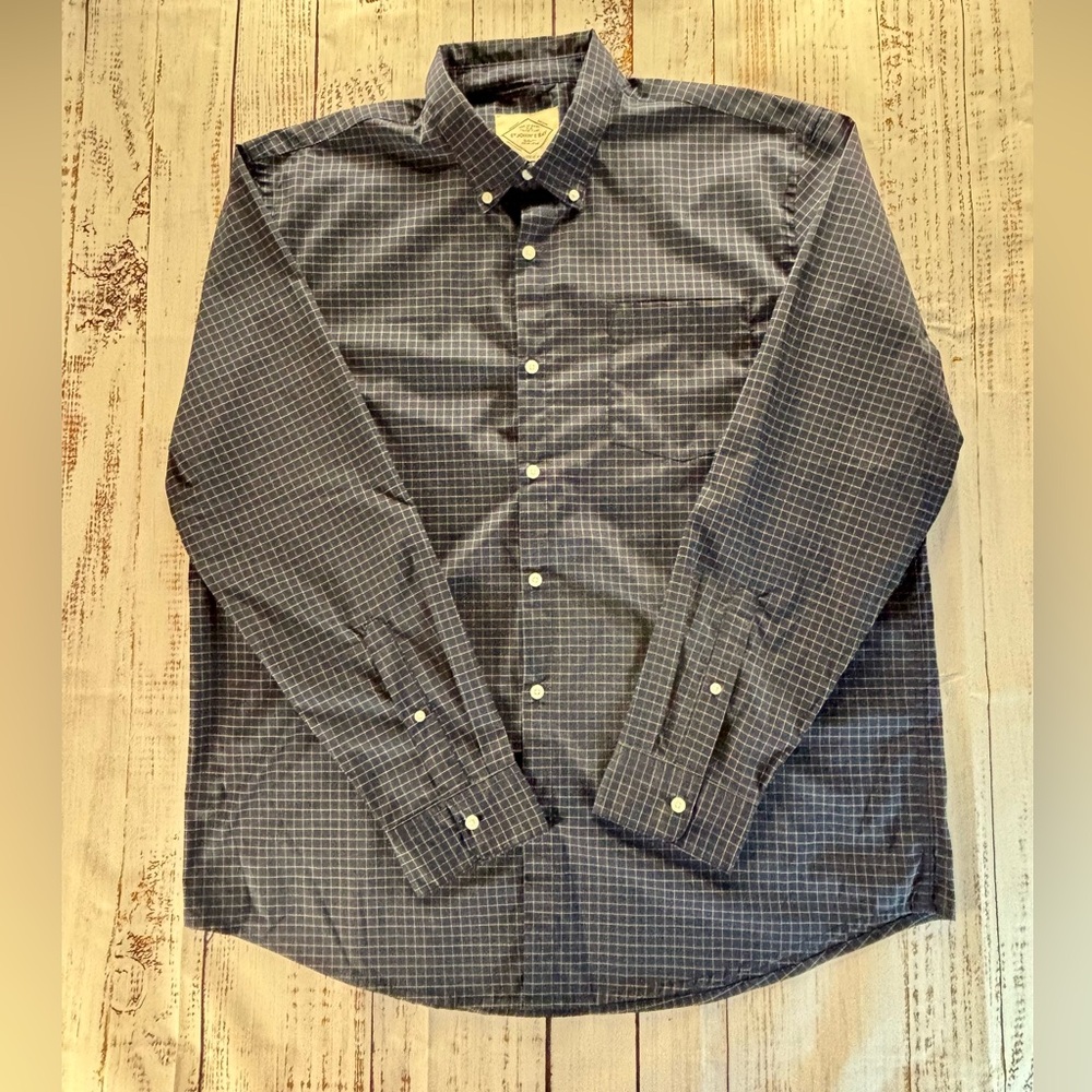 St. John’s Bay Men’s XL Shirt | Navy Blue & White Stripes | Classic Fit